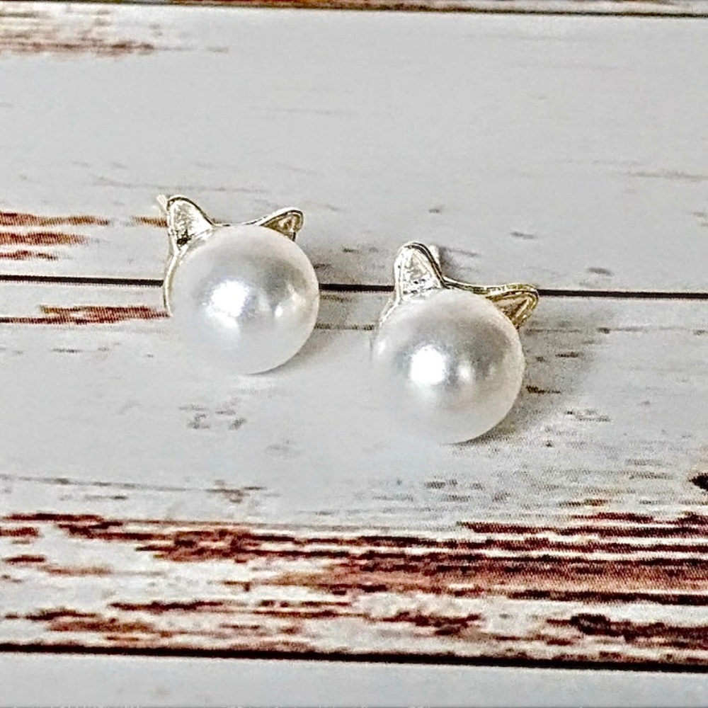 Pearly Cat Earrings - Picture 1 of 4